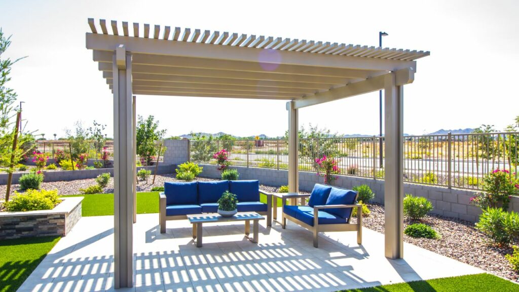beautiful design of pargola covering patio furniture