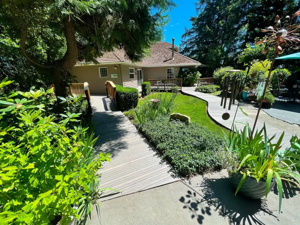 Composite deck and curved walkway in Sherwood, Oregon