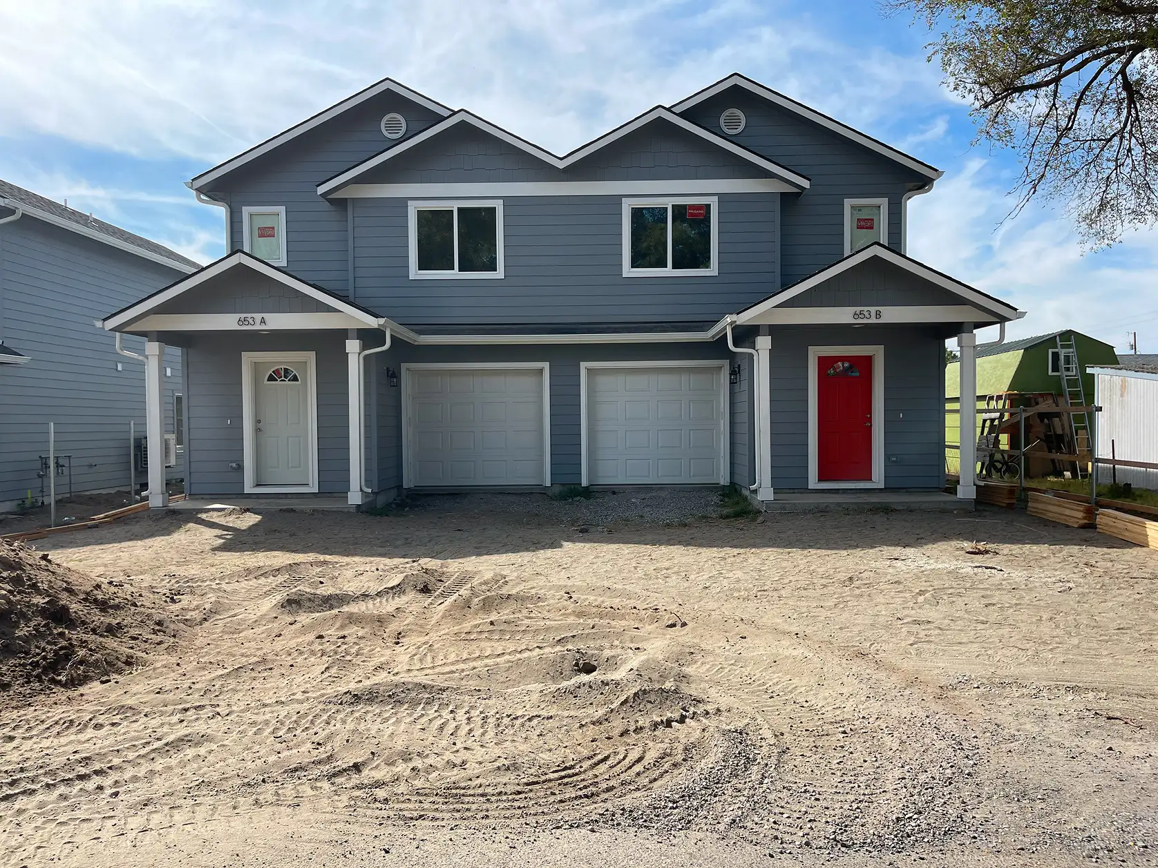 Newly built duplex units with garages in McMinnville
